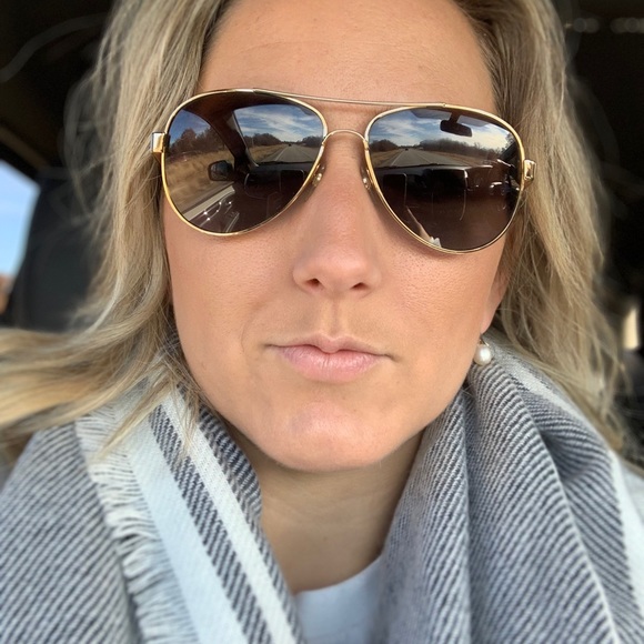 Meet your Posher, Becca - Picture 3 of 5